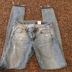 Knee split jeans